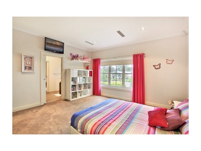 9 The Glade, Kirkham NSW 2570
