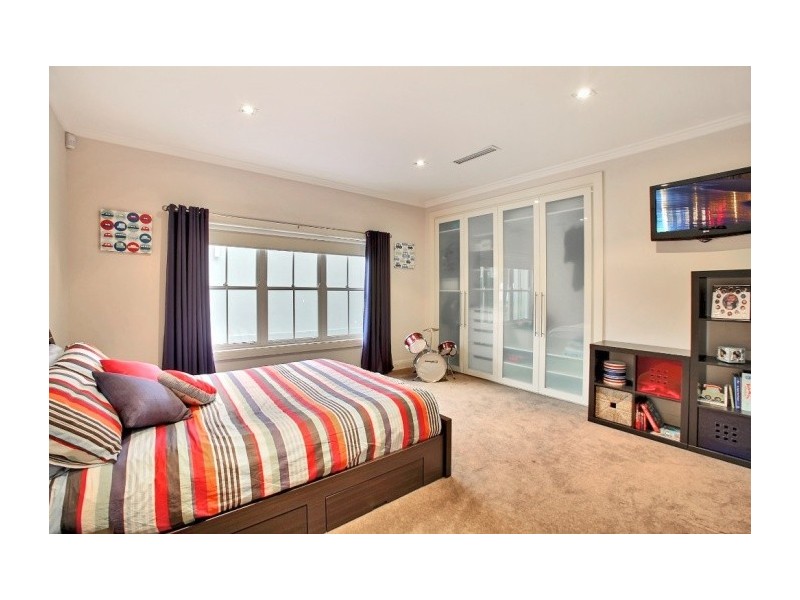 9 The Glade, Kirkham NSW 2570