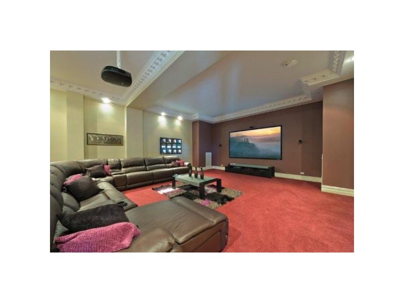 292 donalds range rd, Razorback NSW 2571
