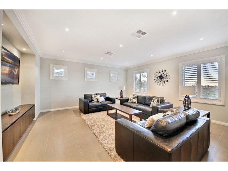 15 Harben  Vale Circuit, Grasmere NSW 2570