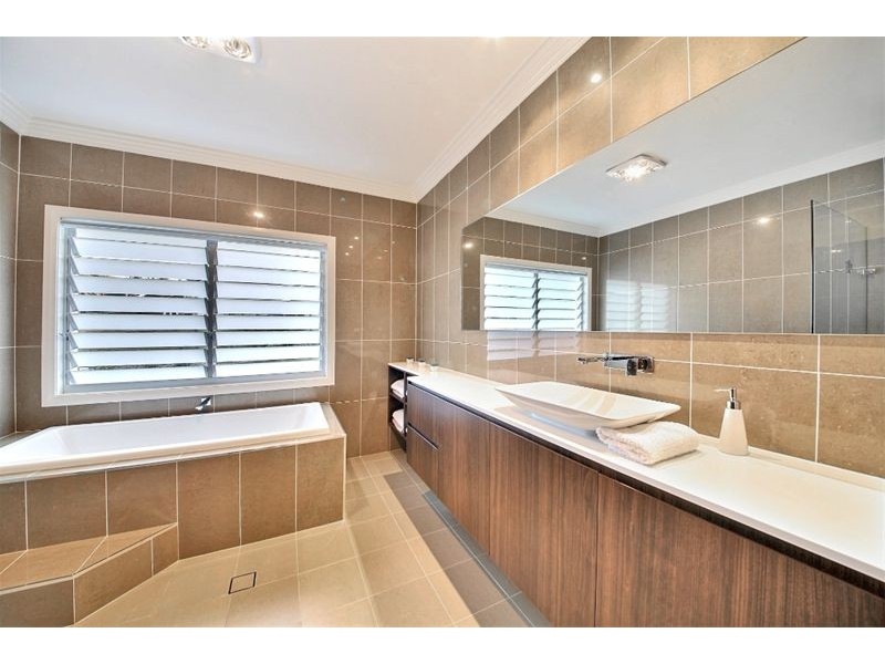 15 Harben  Vale Circuit, Grasmere NSW 2570