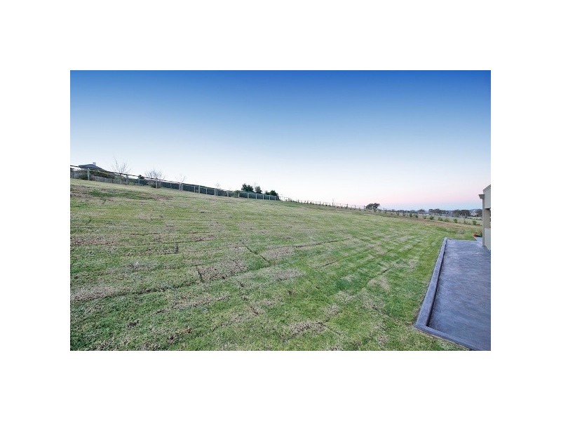 15 Harben  Vale Circuit, Grasmere NSW 2570