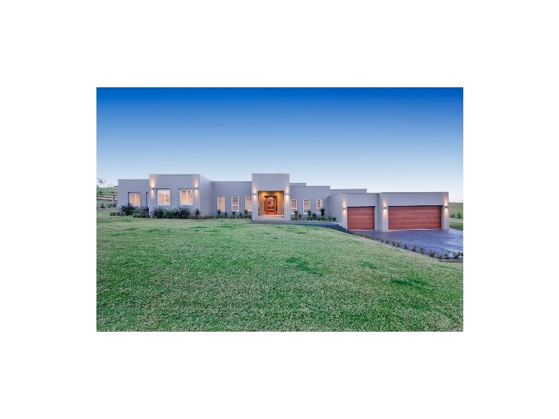 15 Harben  Vale Circuit, Grasmere NSW 2570