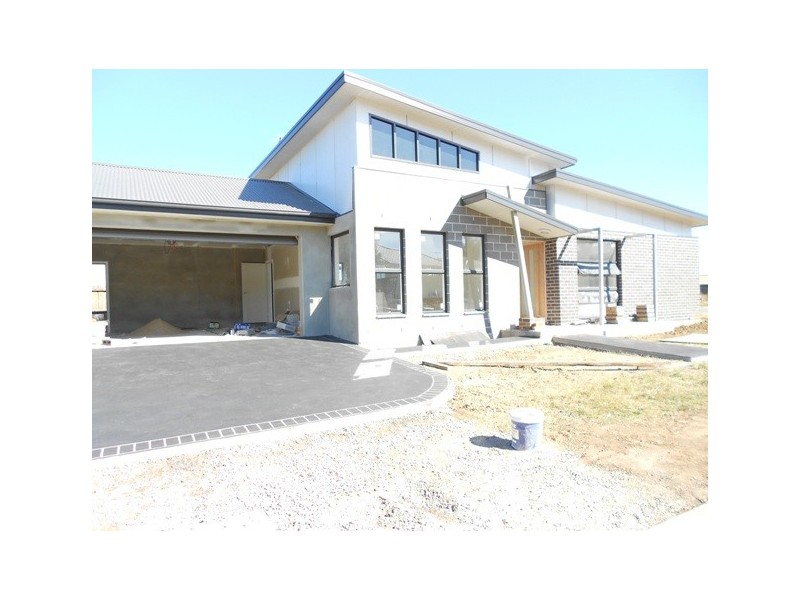 42 Marshall Ave, Spring Farm NSW 2570