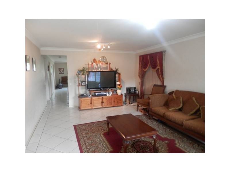 11 Brunswick  Heads Crescent, Hoxton Park NSW 2171