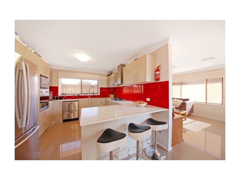 11 Robey Ave, Middleton Grange NSW 2171