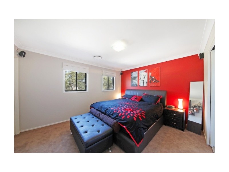 11 Robey Ave, Middleton Grange NSW 2171