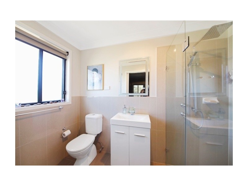 11 Robey Ave, Middleton Grange NSW 2171