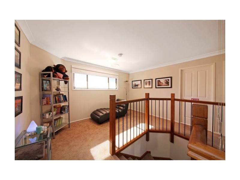 11 Robey Ave, Middleton Grange NSW 2171