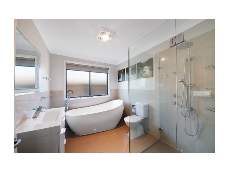 11 Robey Ave, Middleton Grange NSW 2171