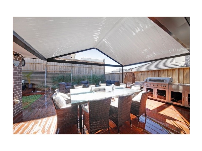 11 Robey Ave, Middleton Grange NSW 2171