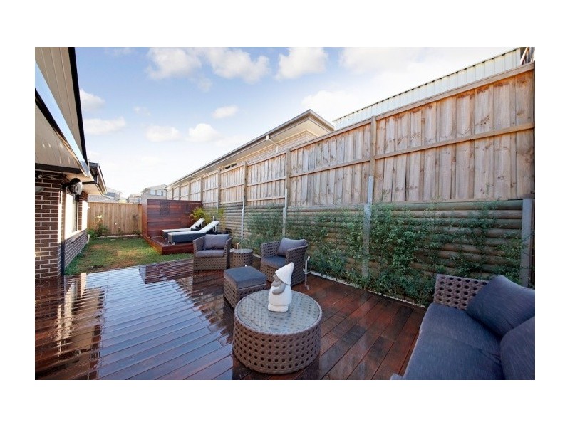 11 Robey Ave, Middleton Grange NSW 2171