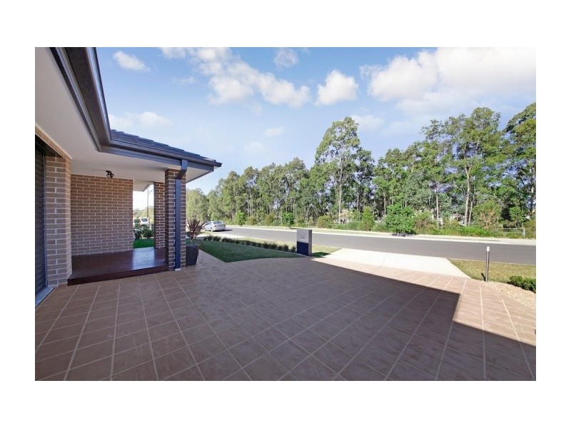 11 Robey Ave, Middleton Grange NSW 2171