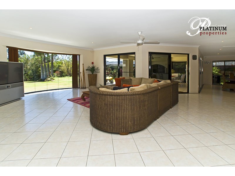 52 River Downs, Helensvale QLD 4212
