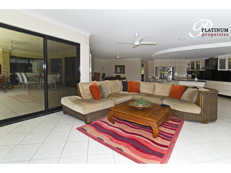 52 River Downs, Helensvale QLD 4212