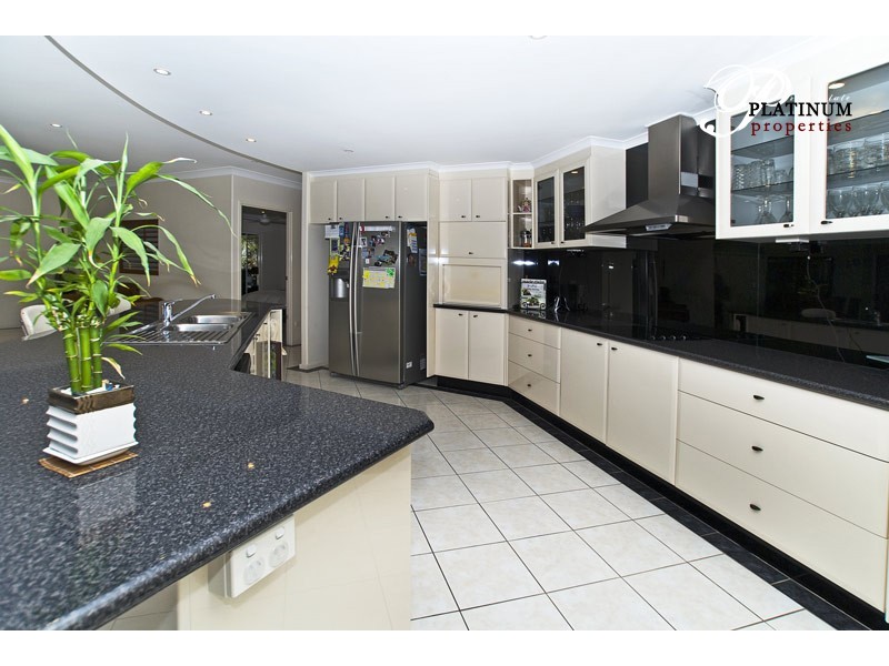 52 River Downs, Helensvale QLD 4212
