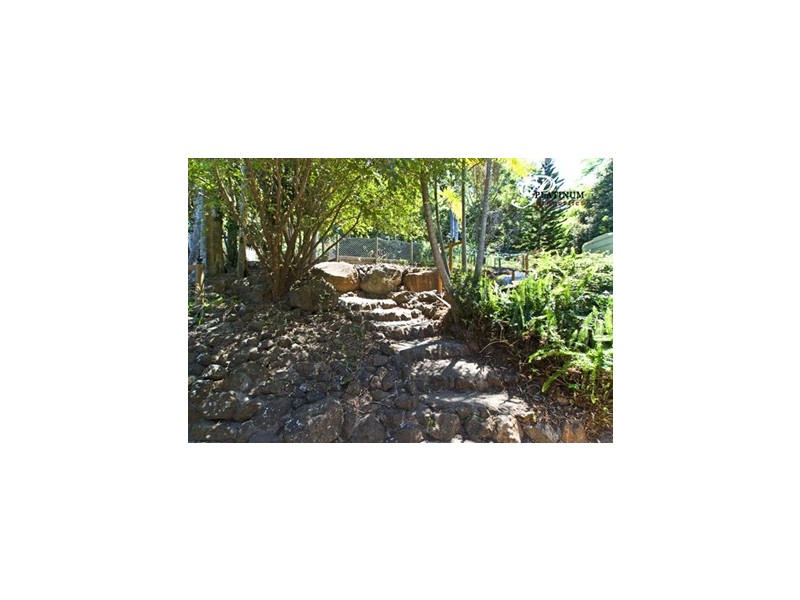 5 Apo Ct, Tamborine Mountain QLD 4272