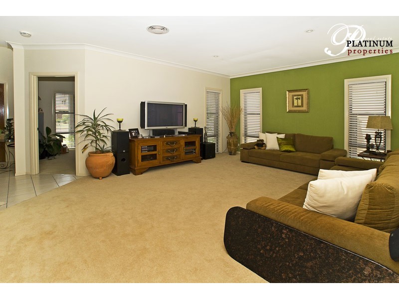 8390 Magnolia Drive East, Hope Island QLD 4212