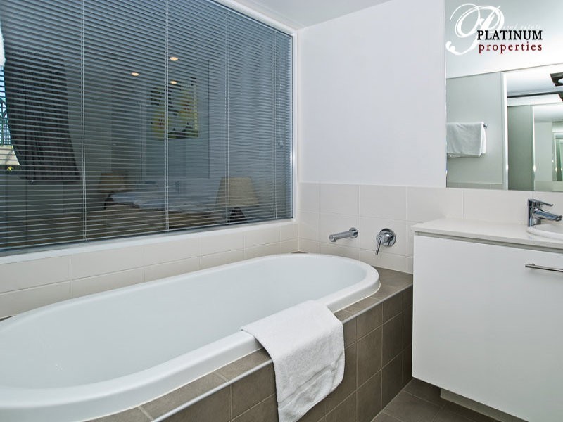 Broadbeach Waters QLD 4218