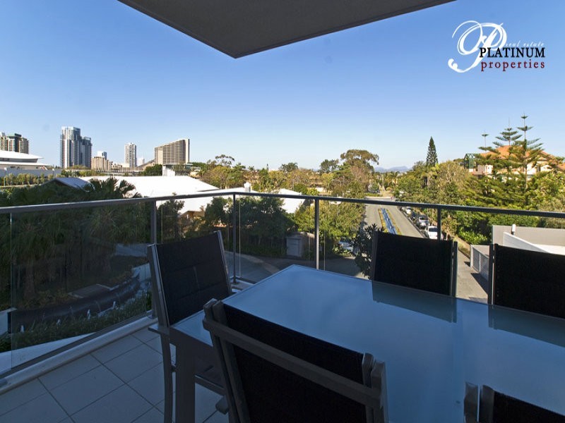 Broadbeach Waters QLD 4218