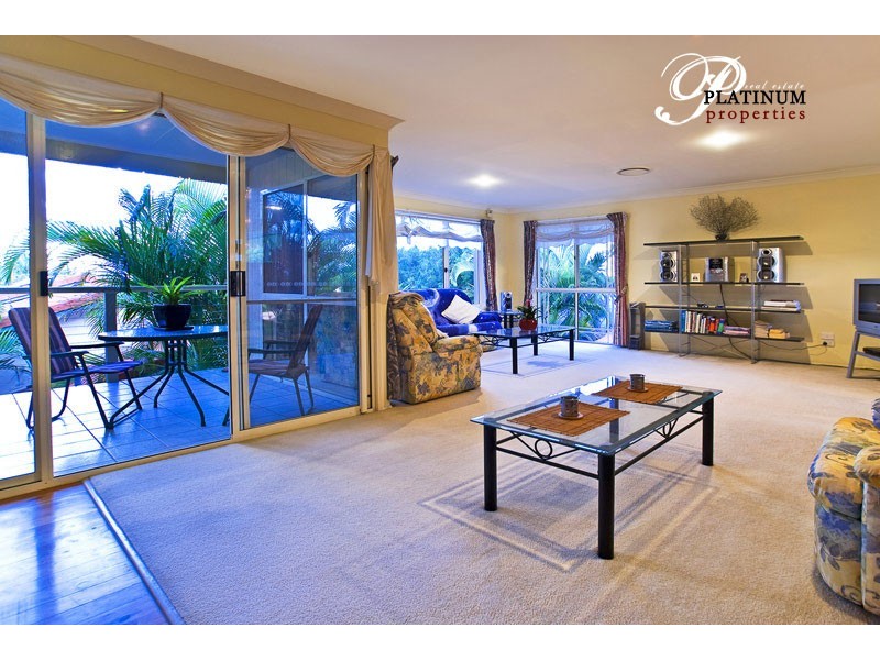 32 Monterey Keys Drive, Helensvale QLD 4212