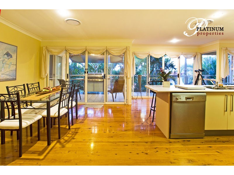 32 Monterey Keys Drive, Helensvale QLD 4212