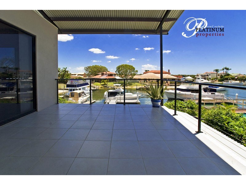 9  Dobell Ave, Paradise Point QLD 4216