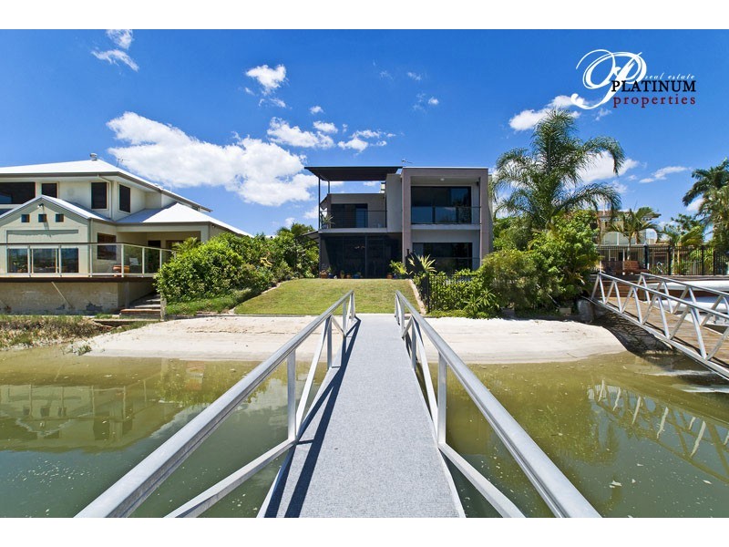 9  Dobell Ave, Paradise Point QLD 4216