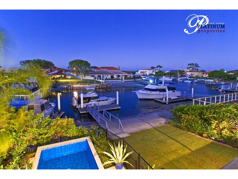 9  Dobell Ave, Paradise Point QLD 4216