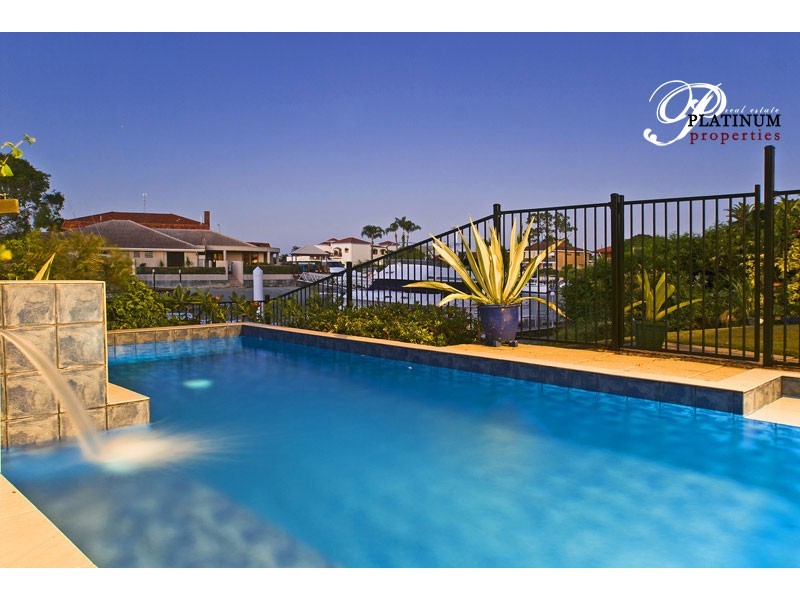 9  Dobell Ave, Paradise Point QLD 4216