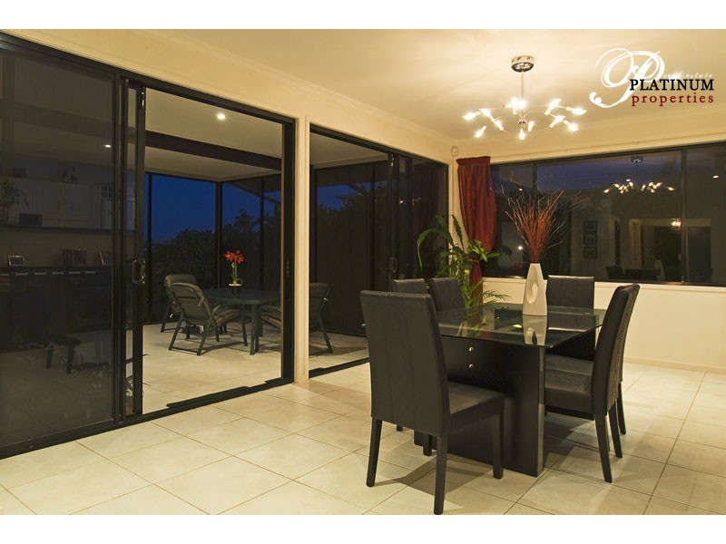 9  Dobell Ave, Paradise Point QLD 4216