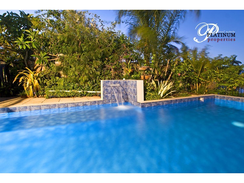 9  Dobell Ave, Paradise Point QLD 4216