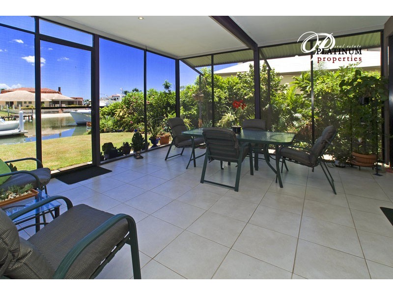 9  Dobell Ave, Paradise Point QLD 4216