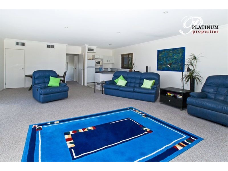 9  Dobell Ave, Paradise Point QLD 4216