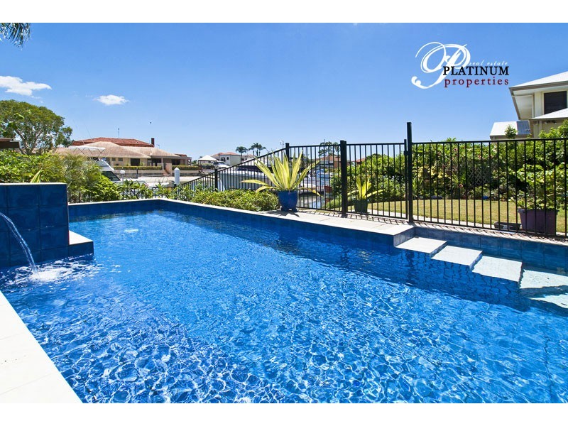 9  Dobell Ave, Paradise Point QLD 4216