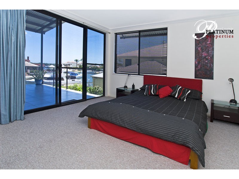 9  Dobell Ave, Paradise Point QLD 4216