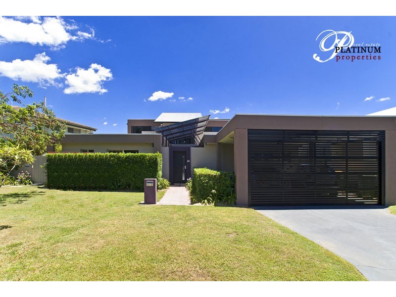 9  Dobell Ave, Paradise Point QLD 4216