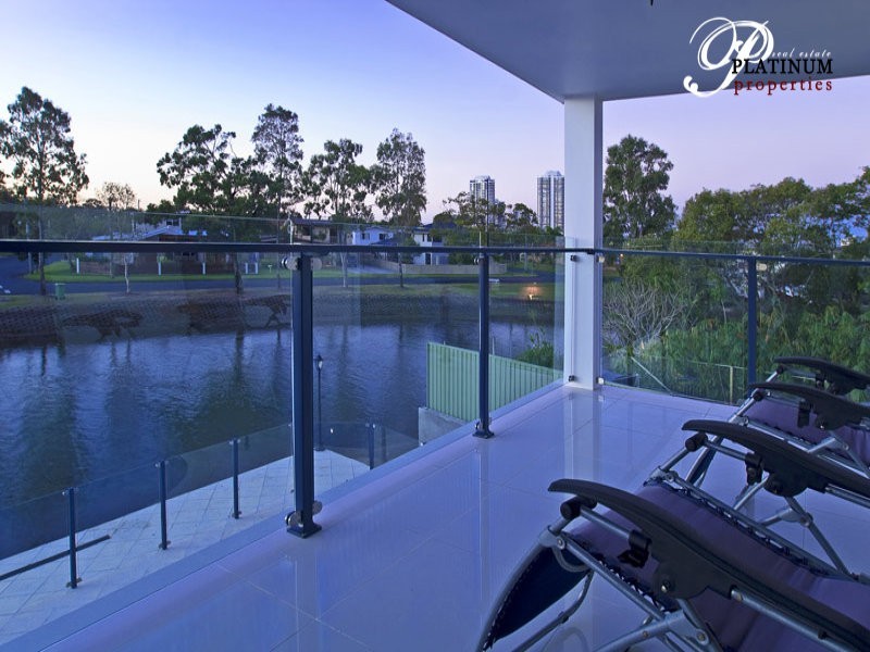 19 Perry Place, Biggera Waters QLD 4216