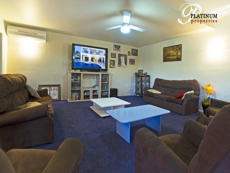 19 Perry Place, Biggera Waters QLD 4216