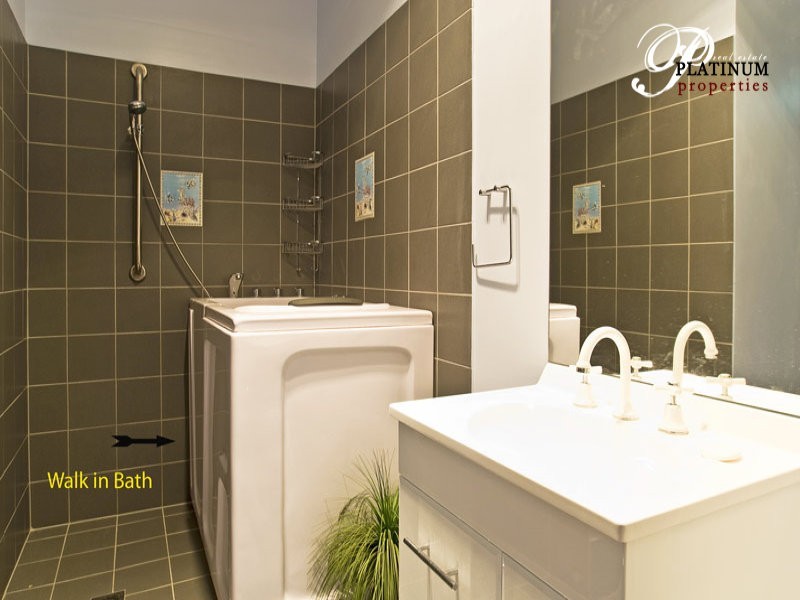 19 Perry Place, Biggera Waters QLD 4216