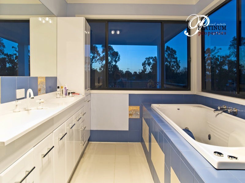 19 Perry Place, Biggera Waters QLD 4216