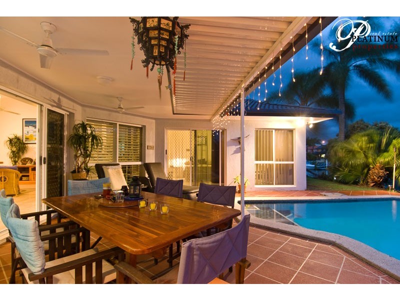 37 Pebble Beach Drive, Runaway Bay QLD 4216