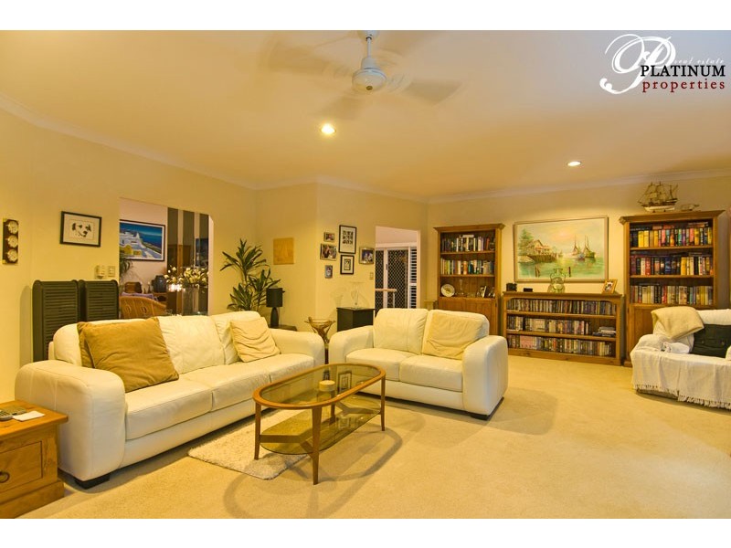 37 Pebble Beach Drive, Runaway Bay QLD 4216