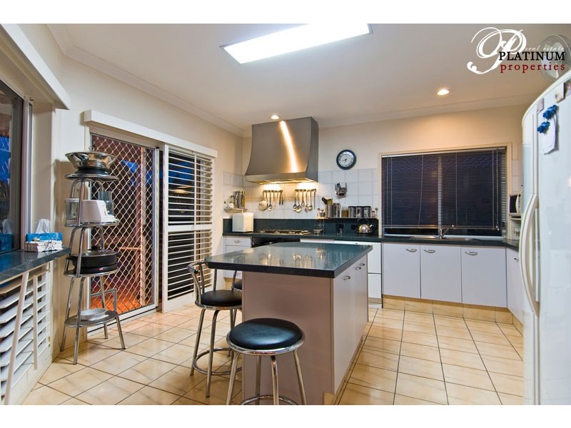 37 Pebble Beach Drive, Runaway Bay QLD 4216