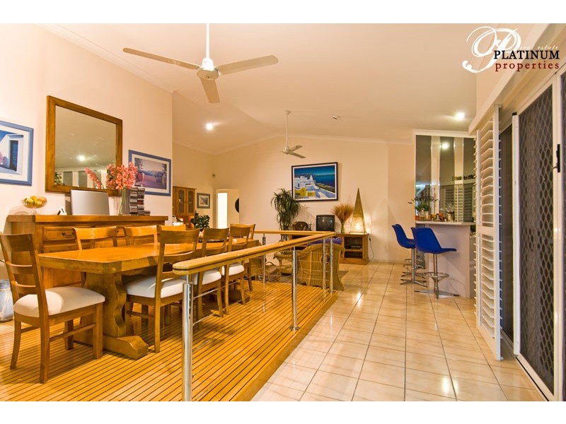 37 Pebble Beach Drive, Runaway Bay QLD 4216