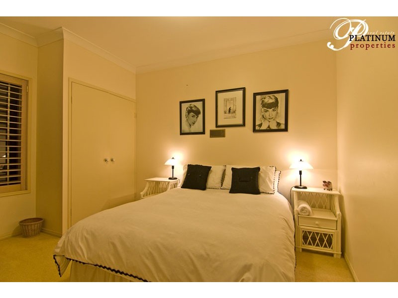 37 Pebble Beach Drive, Runaway Bay QLD 4216