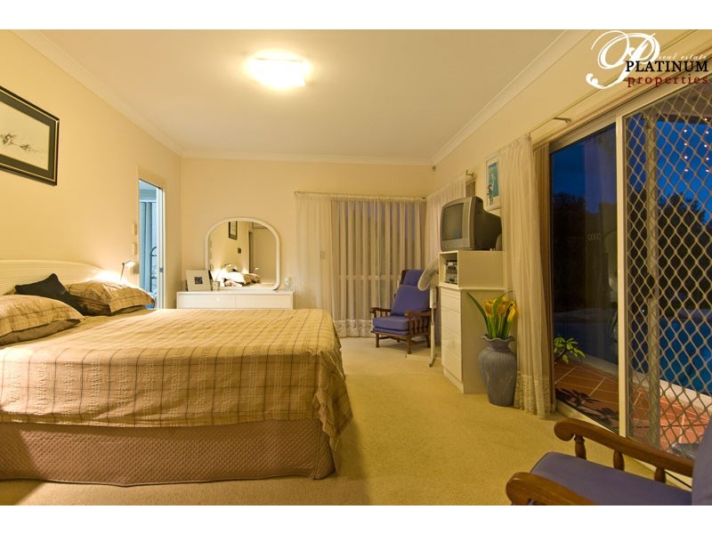 37 Pebble Beach Drive, Runaway Bay QLD 4216