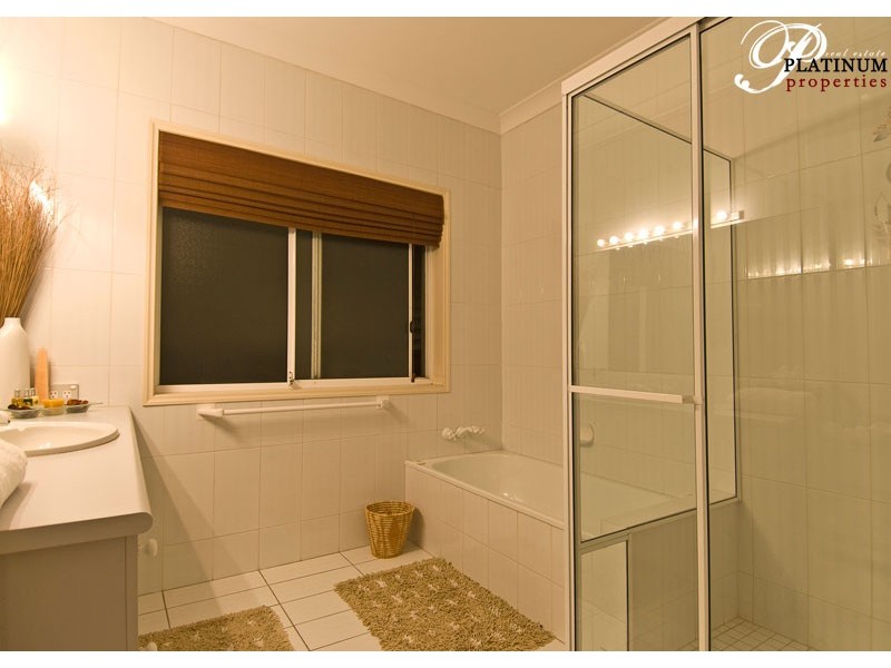 37 Pebble Beach Drive, Runaway Bay QLD 4216