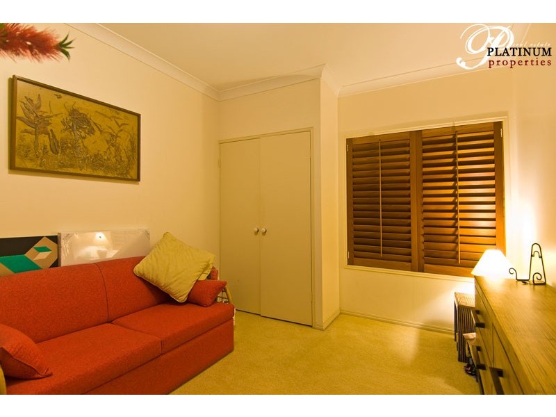 37 Pebble Beach Drive, Runaway Bay QLD 4216