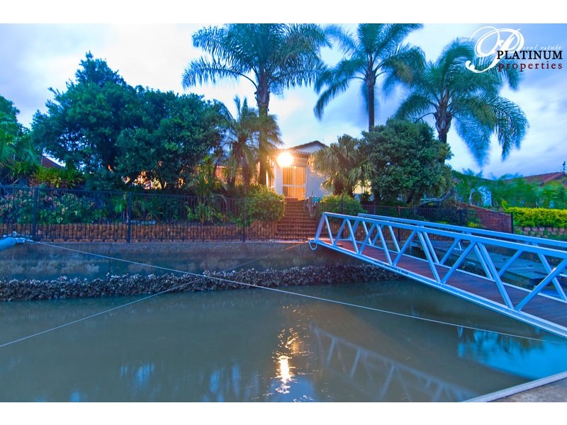 37 Pebble Beach Drive, Runaway Bay QLD 4216